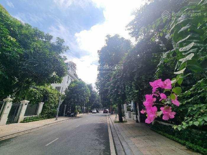 Bán liền kề Vinhomes Green Bay,DT 93.5m2 giá chỉ 42 tỷ