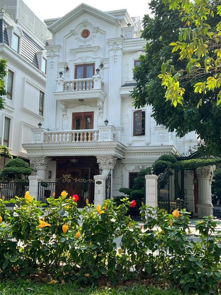 Bán liền kề Vinhomes Green Bay,DT 93.5m2 giá chỉ 42 tỷ