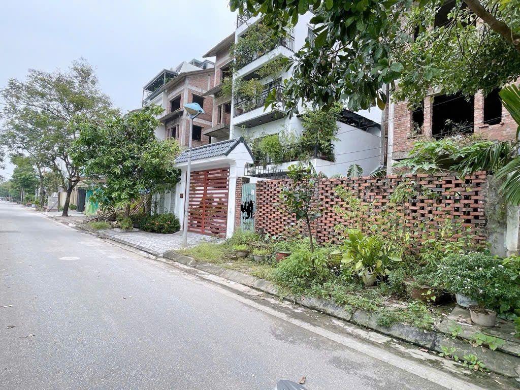 Bán nhanh nhà vườn 140m2 Foresa 9, trục chính kinh doanh giá chỉ 24 tỷ