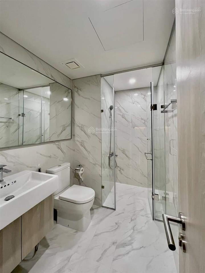 Bán nhanh căn 1pn+1, dt 42m2 khu cao cấp masteri  giá 3,370 tỷ bao phí  2 hầm xe  full nội thất