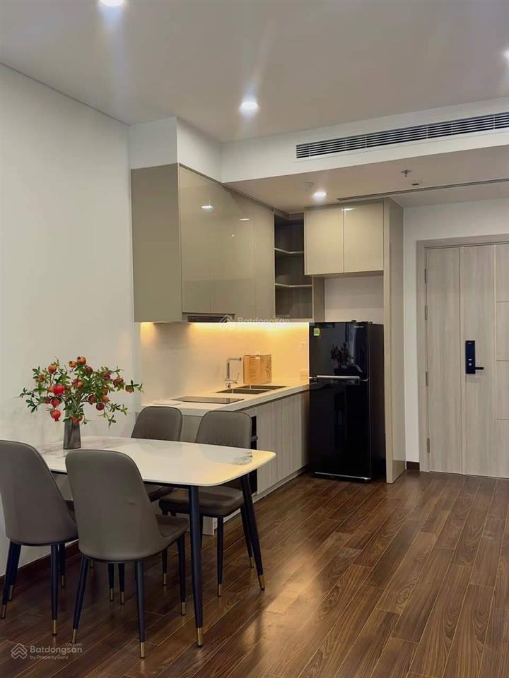 Bán nhanh căn 1pn+1, dt 42m2 khu cao cấp masteri  giá 3,370 tỷ bao phí  2 hầm xe  full nội thất