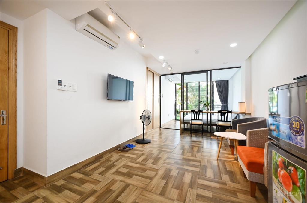 Căn hộ cao cấp tách bếp toạ lạc tại thảo điền  gần cầu sài gòn ban công cực rộng thoáng mát