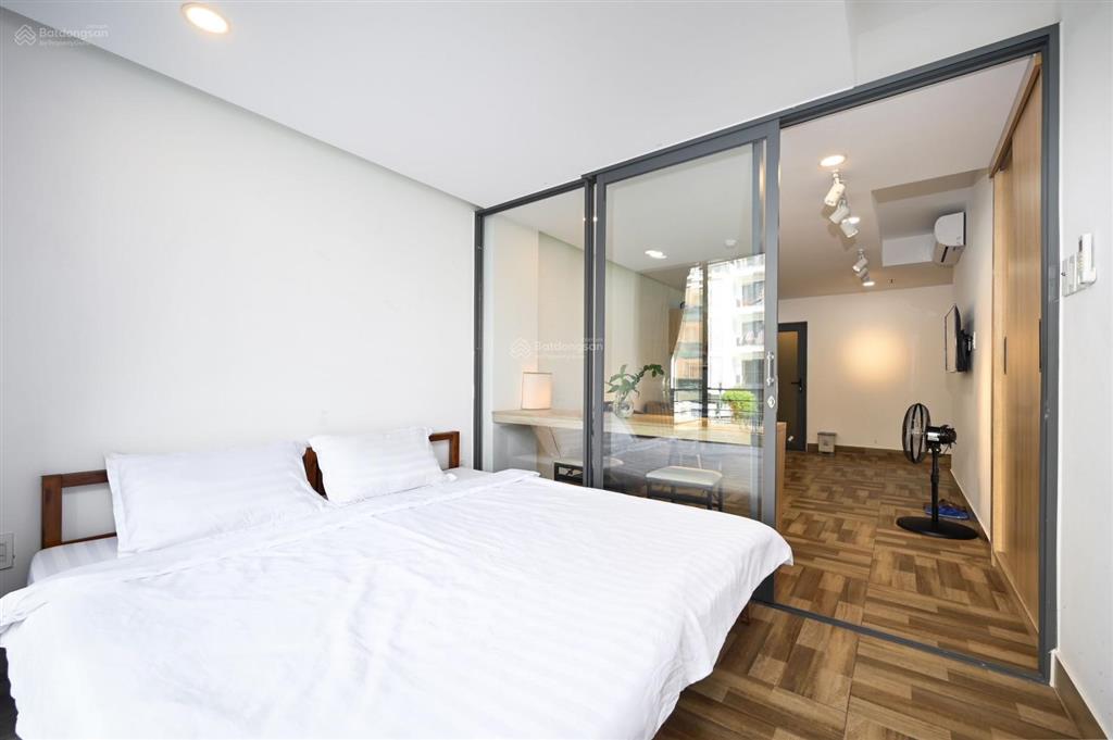 Căn hộ cao cấp tách bếp toạ lạc tại thảo điền  gần cầu sài gòn ban công cực rộng thoáng mát