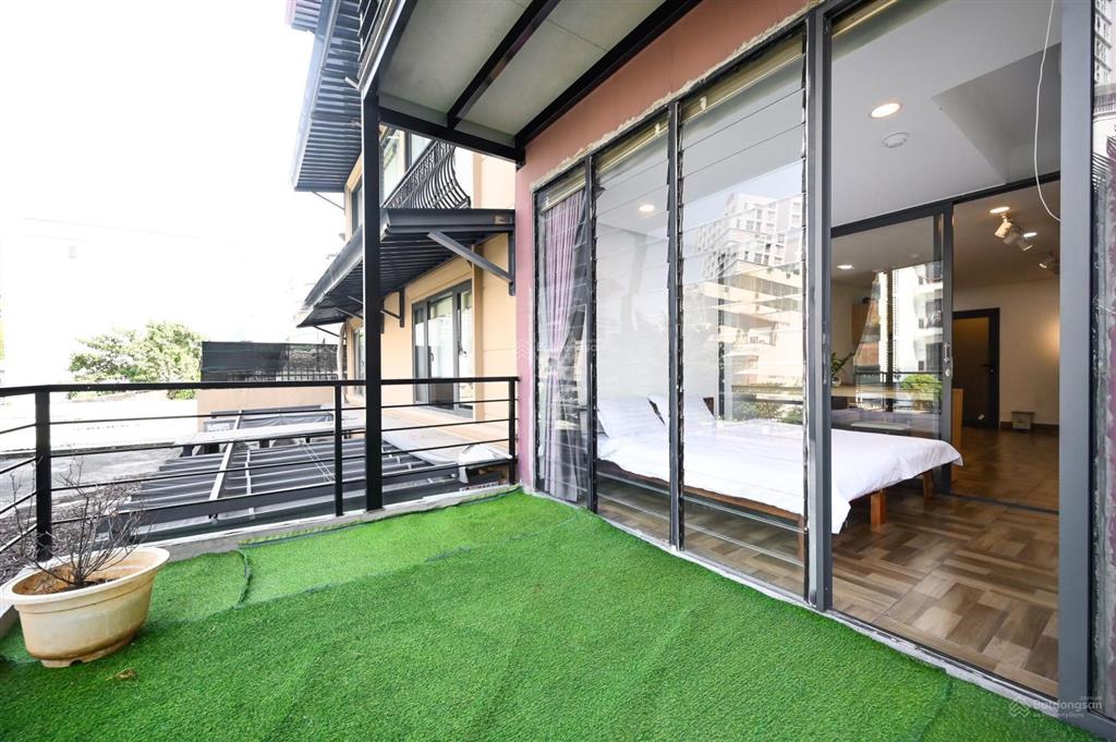 Căn hộ cao cấp tách bếp toạ lạc tại thảo điền  gần cầu sài gòn ban công cực rộng thoáng mát