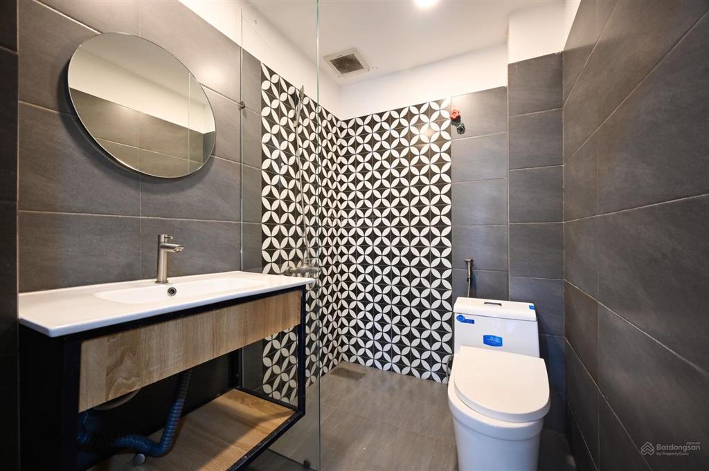 Căn hộ cao cấp tách bếp toạ lạc tại thảo điền  gần cầu sài gòn ban công cực rộng thoáng mát