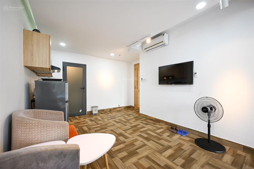 Căn hộ cao cấp tách bếp toạ lạc tại thảo điền  gần cầu sài gòn ban công cực rộng thoáng mát