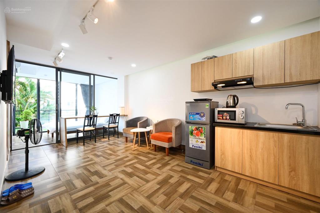 Căn hộ cao cấp tách bếp toạ lạc tại thảo điền  gần cầu sài gòn ban công cực rộng thoáng mát