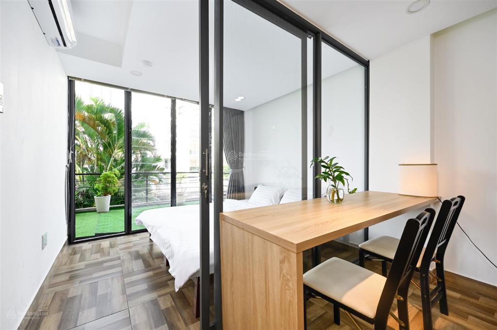 Căn hộ cao cấp tách bếp toạ lạc tại thảo điền  gần cầu sài gòn ban công cực rộng thoáng mát