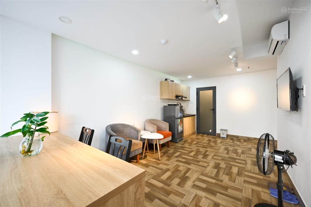 Căn hộ cao cấp tách bếp toạ lạc tại thảo điền  gần cầu sài gòn ban công cực rộng thoáng mát