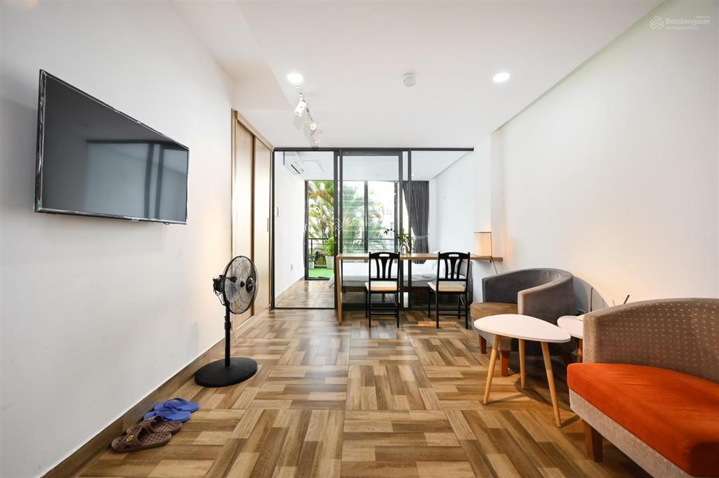 Căn hộ cao cấp tách bếp toạ lạc tại thảo điền  gần cầu sài gòn ban công cực rộng thoáng mát