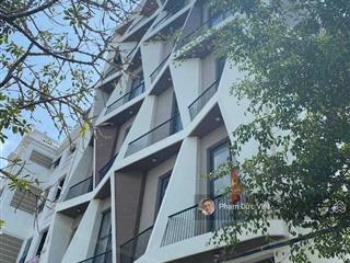 Toà nhà kola apartment  320/12 nguyễn văn linh p. bình thuận quận 7 hđt 12 tỷ/năm bán 160 tỷ