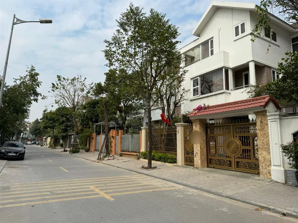 Biệt thự văn phú giá rẻ nhất khu 200m/10m mặt tiền view vườn hoa chỉ 35 tỷ