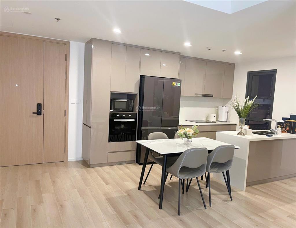 Bán nhanh 3pn  mcp nội thất cơ bản  cạnh vincom tầng trung tháp d chỉ 7,93 tỷ có nội thất, all in