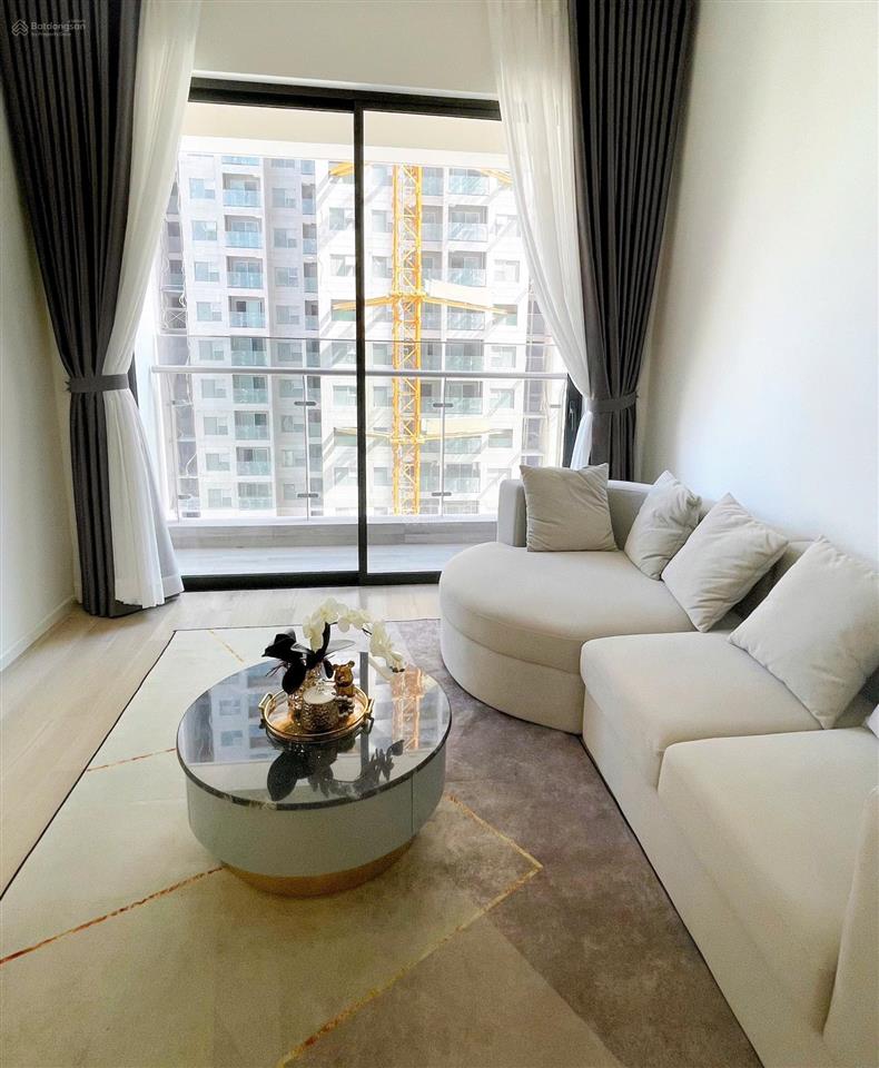 Bán nhanh 3pn  mcp nội thất cơ bản  cạnh vincom tầng trung tháp d chỉ 7,93 tỷ có nội thất, all in