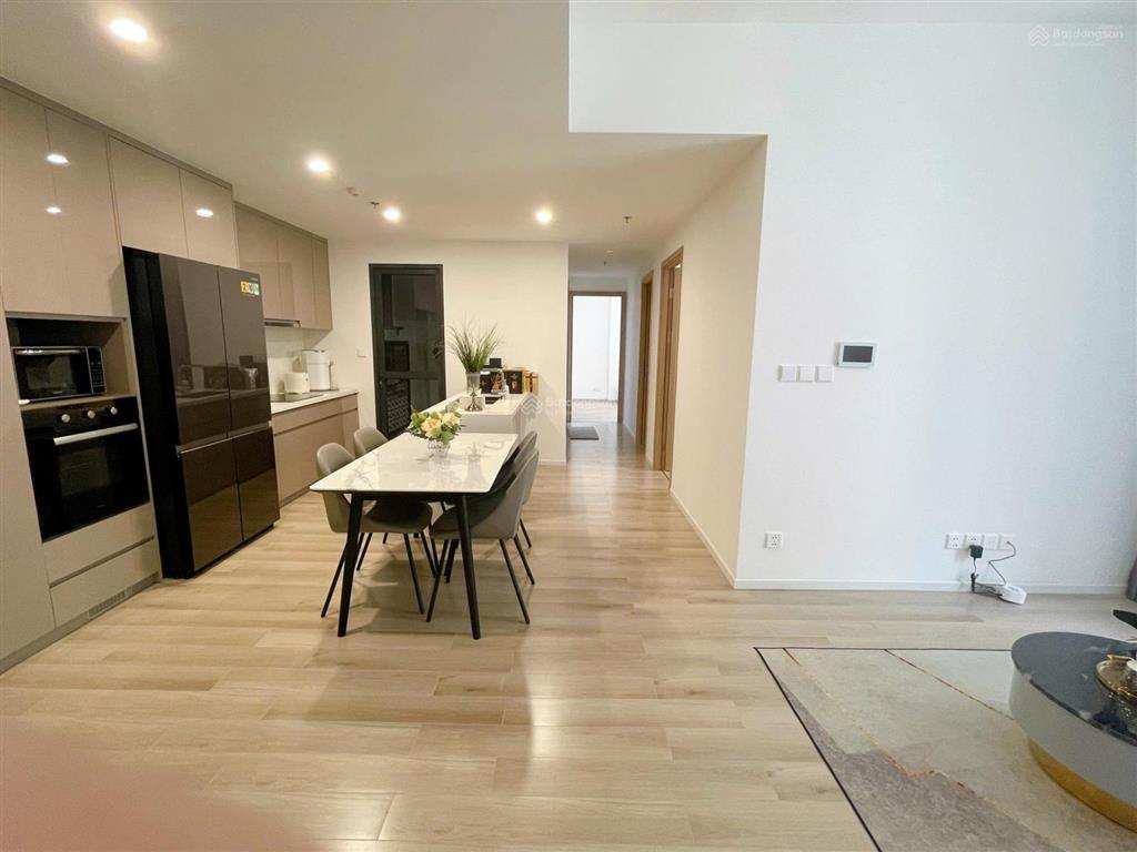 Bán nhanh 3pn  mcp nội thất cơ bản  cạnh vincom tầng trung tháp d chỉ 7,93 tỷ có nội thất, all in