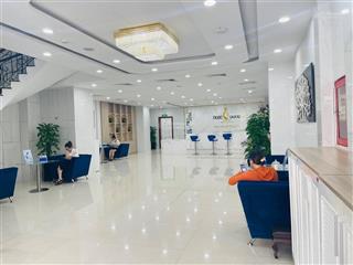 Cho thuê nhà mặt phố tây sơn. dt 220m2 x 3 tầng. mặt tiền 8m. thông sàn. riêng biệt. vỉa hè rộng