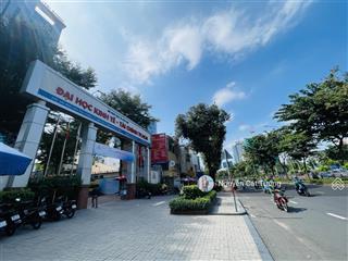 Bán nhà ngay đại học kinh tế  tài chính hcm, 60m2, 3 lầu, đường trước nhà 12m.