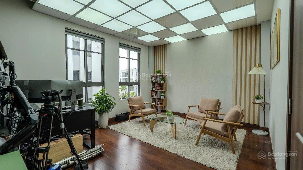 Bán lk 120 m2 đẹp nhất kđt the manor giá 38 tỷ, sđcc. 0967 583 ***