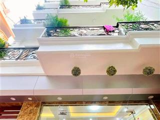 Bán gấp nhà mặt đất phố giảng võ, cát linh, ba đình, 30m2 xây 4 tầng, 3 ngủ, 3wc, nhà đẹp, ở ngay