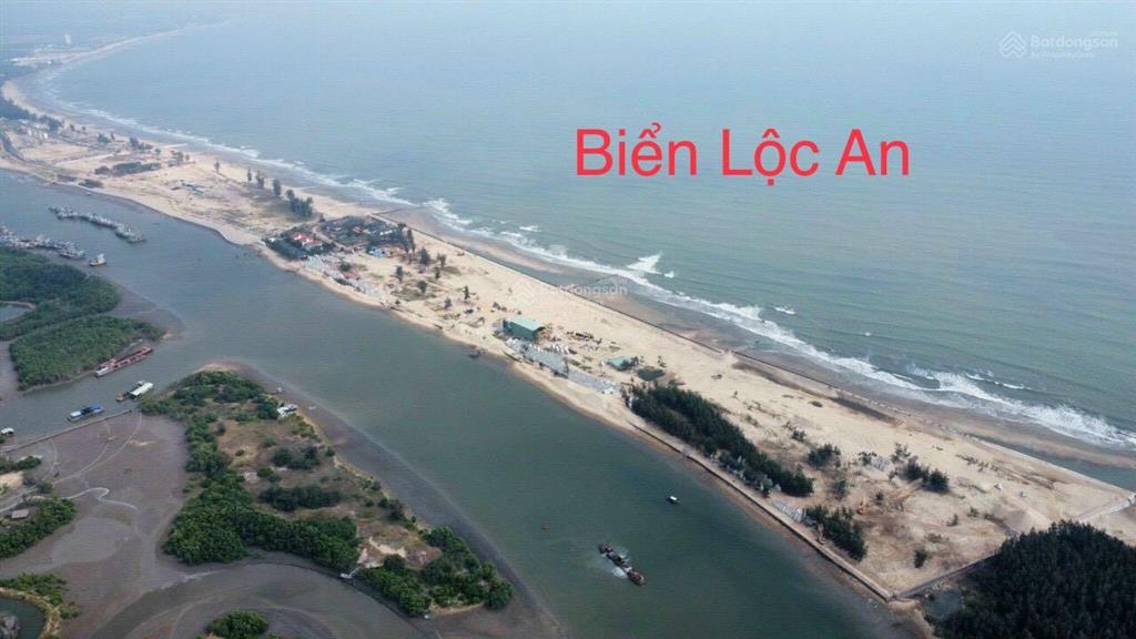 Bán lỗ 580.7m2 thổ cư 100m2. mặt tiền đường nhựa 8m. đối diện sân bay hồ tràm, cách biển lộc an 3km