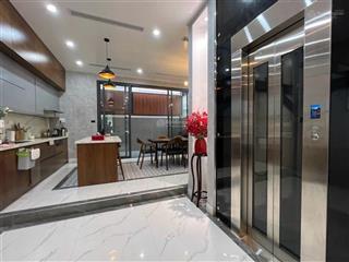 90m2 hoàn thiện nội thất, thang máy vip, điều hoà âm trần, đường thông. vị trí đẹp