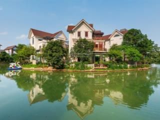 Cho thuê biệt thự đơn lập vinhomes riverside  hoa phượng, 350m2 view sông full nội thất, thang máy