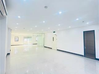 Cho thuê sàn văn phòng phố hoàng quốc việt 130m2 mặt tiền 7m 18tr/th