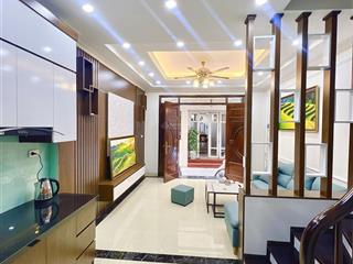 Trung tâm quận ba đình chính chủ bán gấp 40m2 x5t hiện đại đào tấn, liễu giai giá 6,8 tỷ có tl