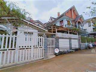 Bán villa 224m gần hồ xuân hương đà lạt 500 mét đến hồ xuân hương đường ô tô vào nhà, sân nướng bbq