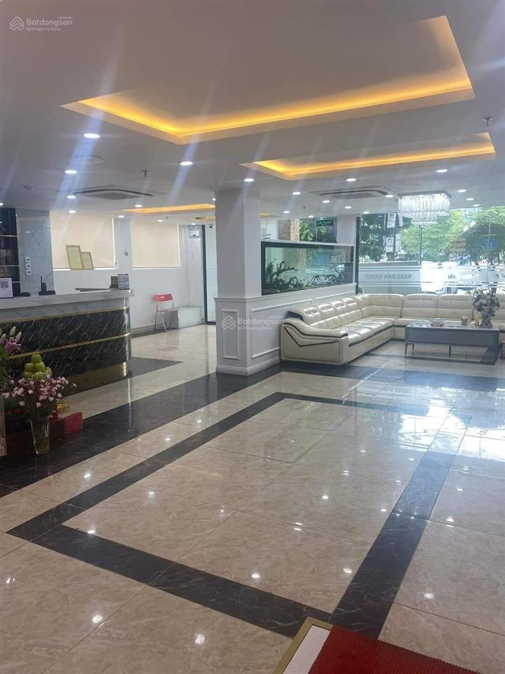 Bán tòa văn phòng 8 tầng mặt phố nguyễn hoàng diện tích 300m2, mt 11m. giá đầu tư