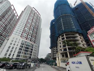 Cần bán căn suất ngoại giao tại toà sky view plaza  dt 84m2  giá chỉ từ 56tr/m2  giá đầu tư .