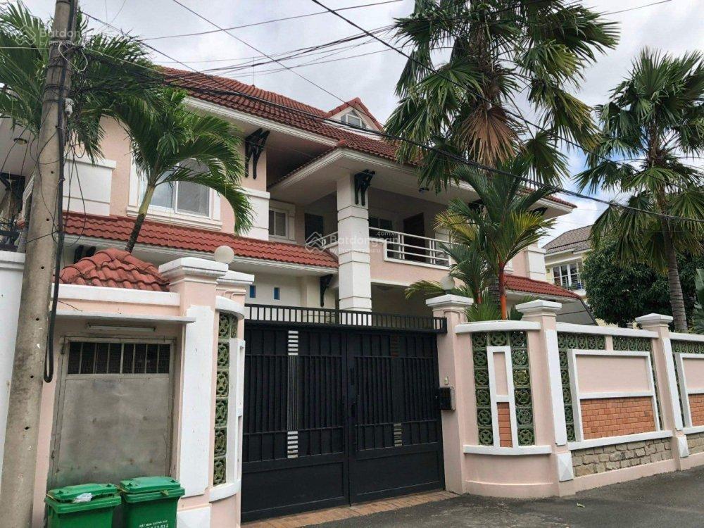 Biệt thự góc 2 mặt tiền quận 2  475m2  3 tầng có sân vườn, gara  hạ giá từ 105 tỷ còn 85 tỷ