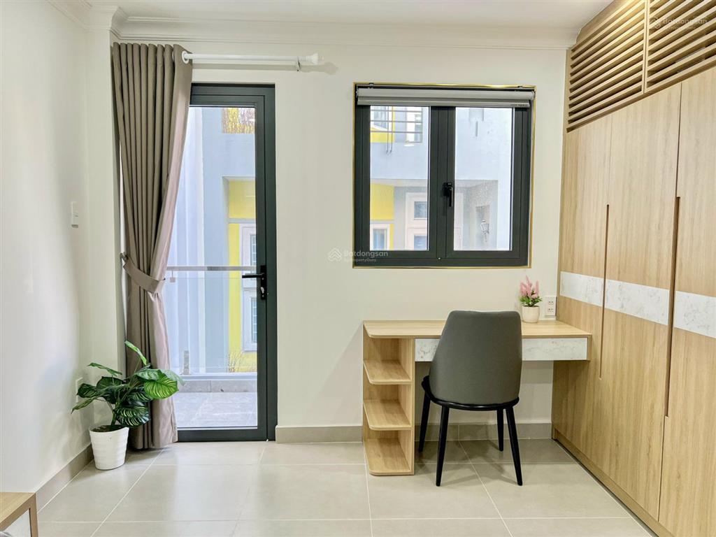 Cho thuê căn hộ có balcony, rộng 25m2, đường cmt8 q10