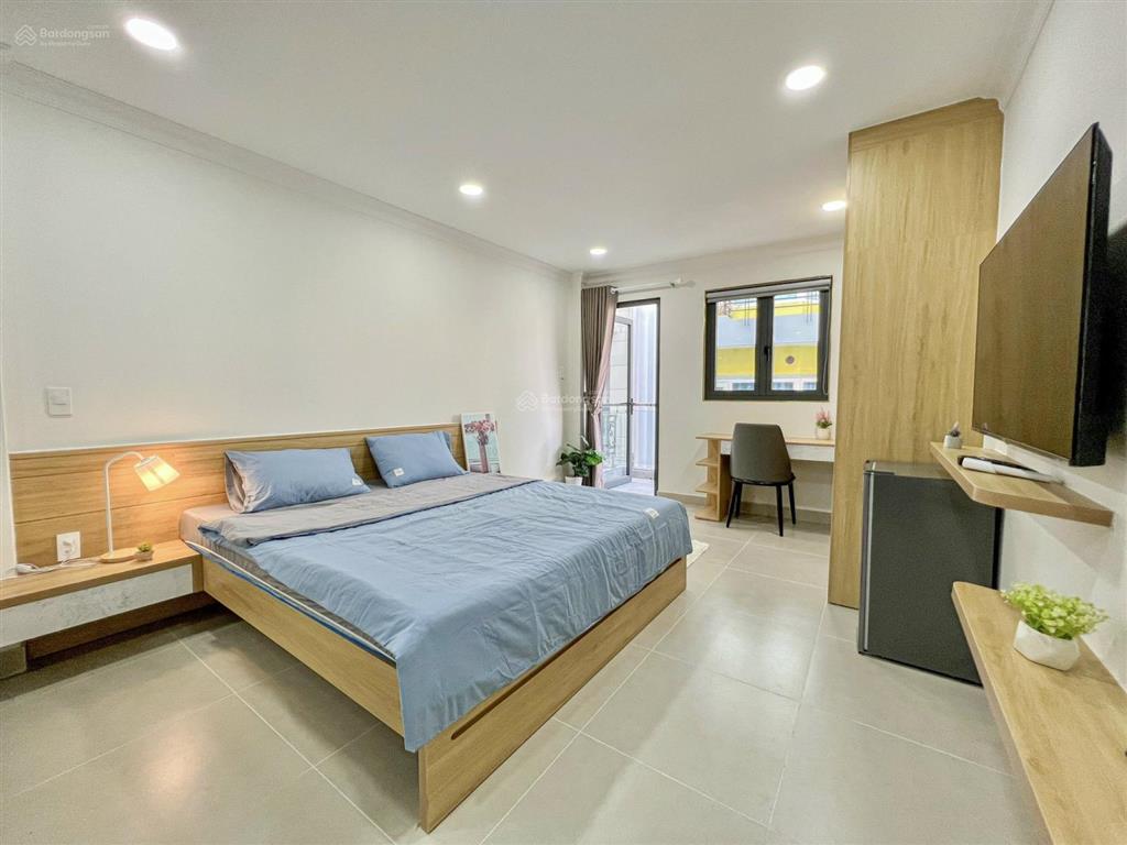 Cho thuê căn hộ có balcony, rộng 25m2, đường cmt8 q10