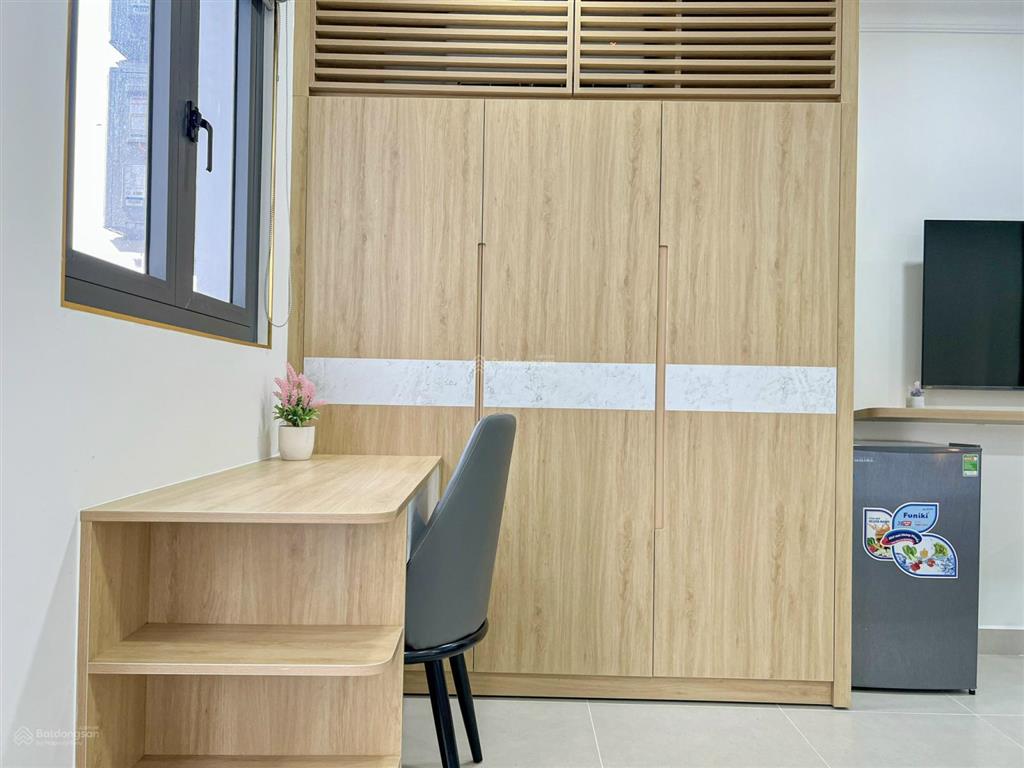 Cho thuê căn hộ có balcony, rộng 25m2, đường cmt8 q10