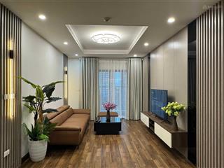 Chính chủ tôi cần bán gấp căn 3pn chung cư goldmark city, dt 104m2, giá 5,5 tỷ, sẵn sổ full nt