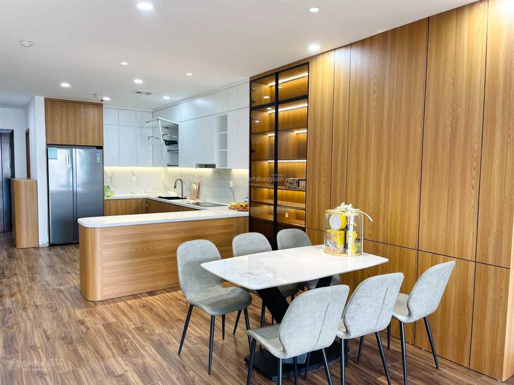 Chính chủ bán ch 2n2vs. dt 75m2 giá 7,8 tỷ. đc home city 177 trung kính, cầu giấy. full nội thất