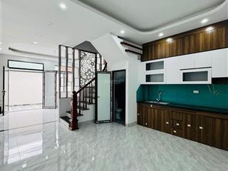 Rẻ nhất khu vực nhà 3t*42m2 ôtô đỗ cửa. vài bước ra trường, trạm đường liên xã. chợ tt. phenika 10p