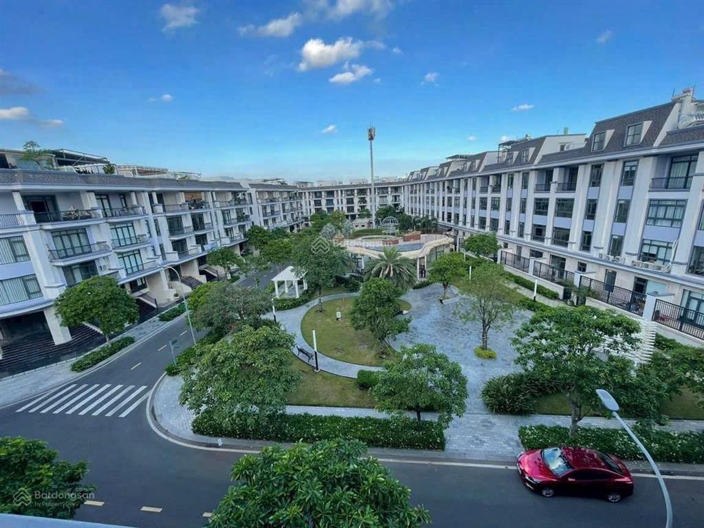 Nhà phố kiến cửa mái vòm cao như biệt thự trong khu đô thị vạn phúc. giá chỉ 27,5 tỷ