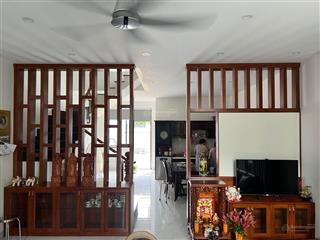 Bán biệt thự phạm văn đồng khu ven sông sài gòn chỉ 13,9 tỷ dt 120m2 xây 3 tầng sổ hồng hoàn công