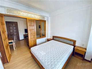 Cho thuê căn hộ 1 phòng ngủ ban công+ phòng khách tone gỗ nguyễn ngọc phương, bình thạnh