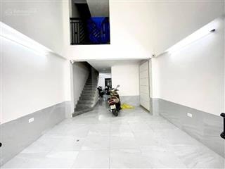 Bán tòa nhà căn hộ dịch vụ trung tâm đống đa 7 tầng thang máy dt 700tr/năm