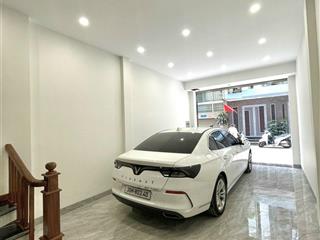 Bán nhà phố nguyễn văn cừ. gara ô tô, 6 tầng thang máy, 40m2.  0913 013 ***