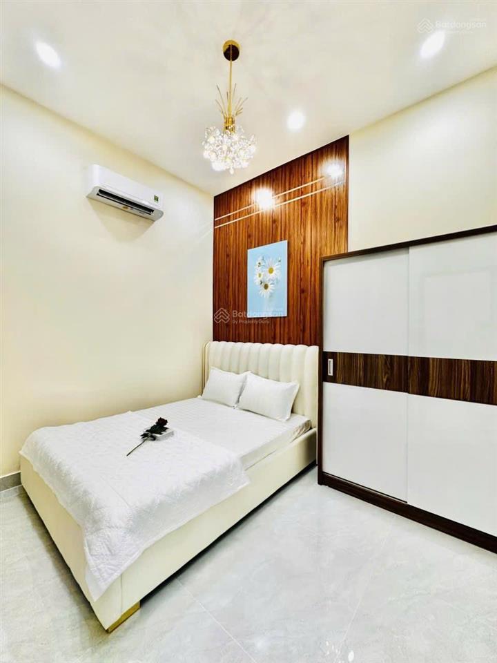 Chính chủ bán gấp căn nhà 72/83/15 huỳnh văn nghệ dt 4x14m, có 2pn 1wc hẻm thông p. 15 tân bình