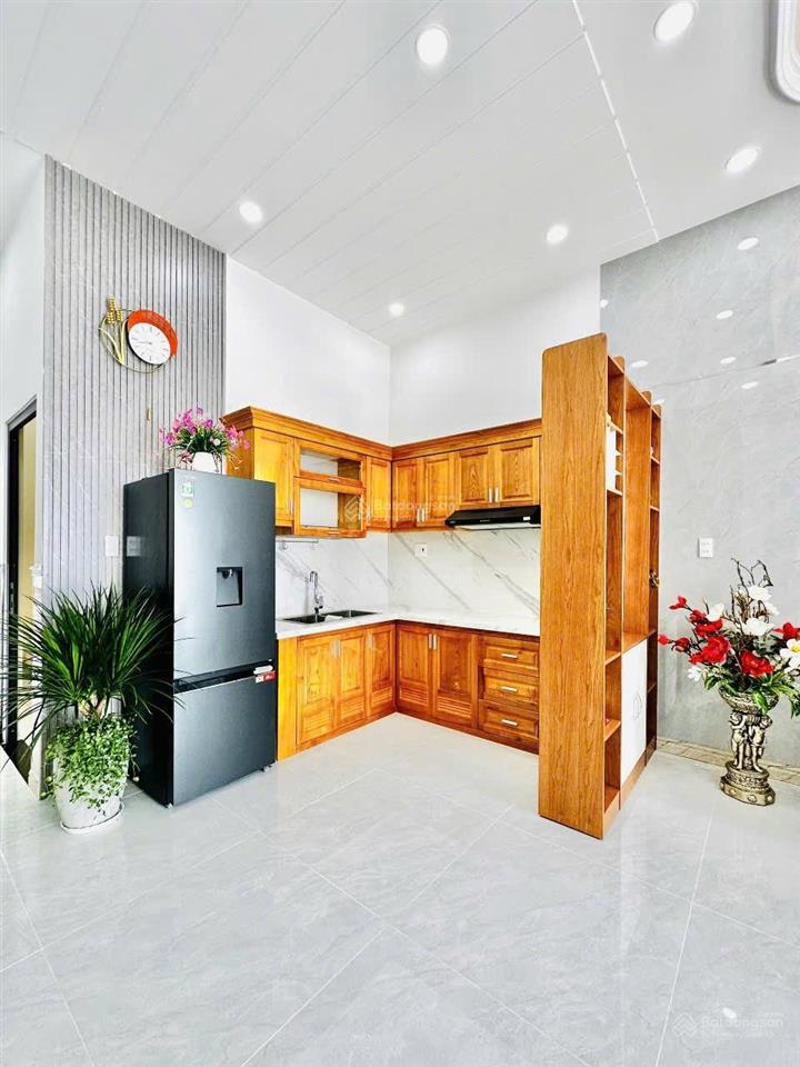 Chính chủ bán gấp căn nhà 72/83/15 huỳnh văn nghệ dt 4x14m, có 2pn 1wc hẻm thông p. 15 tân bình