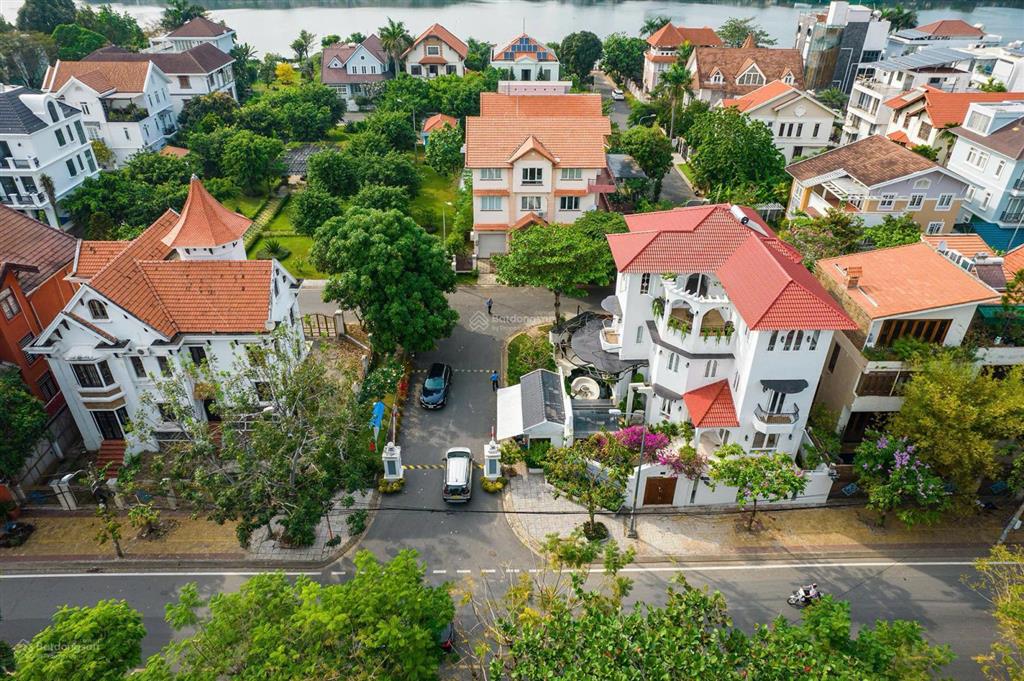 Biệt thự siêu đẹp góc 3 mặt tiền nguyễn văn hưởng, khu compound thảo điền 2 an ninh 24/24, đẳng cấp