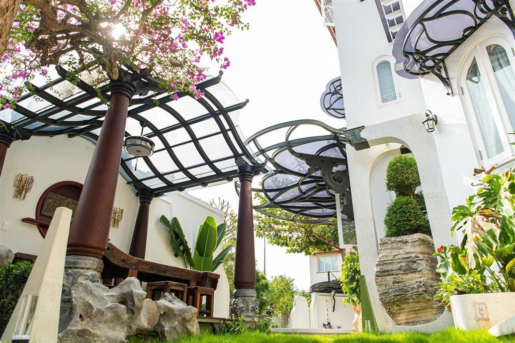 Biệt thự siêu đẹp góc 3 mặt tiền nguyễn văn hưởng, khu compound thảo điền 2 an ninh 24/24, đẳng cấp