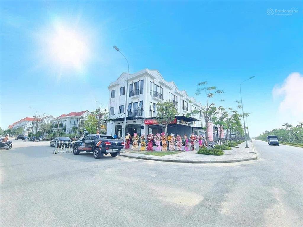 Bán nhà 3 tầng mặt tiền đường 20m dự án royal park trung tâm thành phố huế giá chỉ 4.4 tỷ