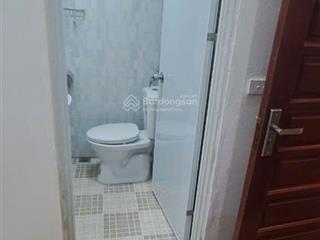 Cho thuê căn tập thể tầng 5 võ thị sáu 85m2, 3 ngủ,3 điều hòa, 2 wc,để xe tầng 1 ko mất phí.10 triệ