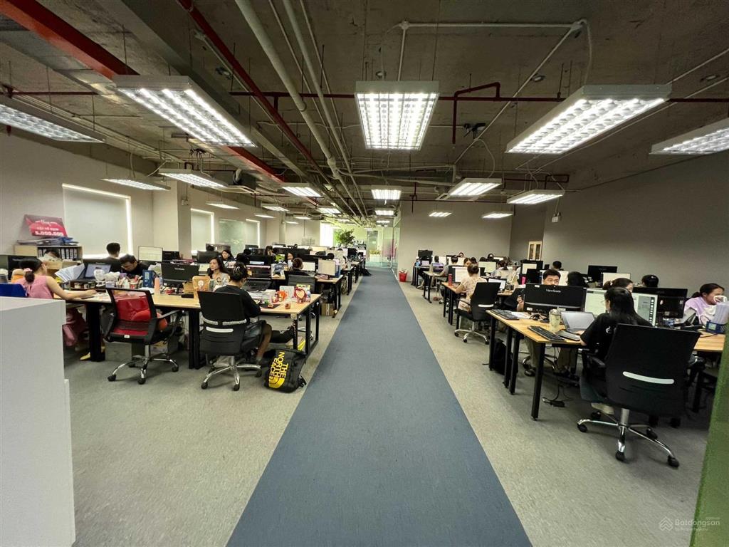 Cho thuê văn phòng điện biên phủ bình thạnh sẵn fitout nội thất. dt 350m2